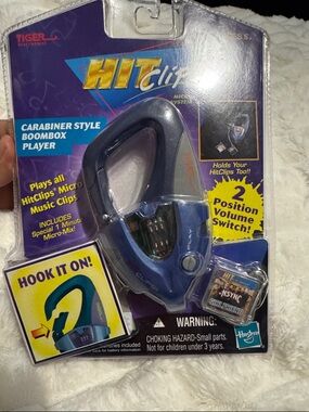 Tiger Electronics Hit Clips Nsync "Girlfriend" Carabiner Style BoomBox Player